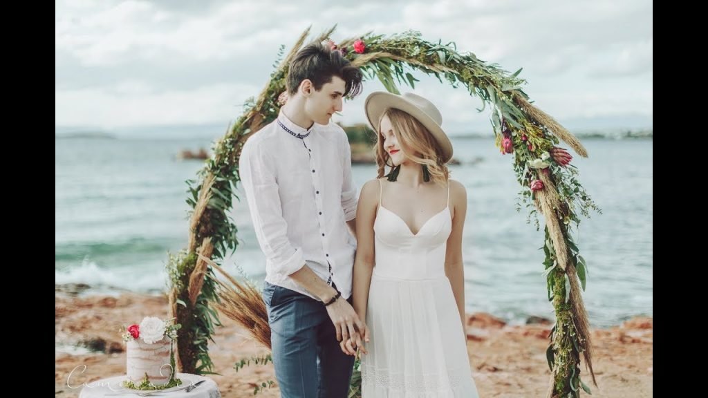 Inspirational Wedding Ideas for Brides and Grooms- Boho-Chic Wedding