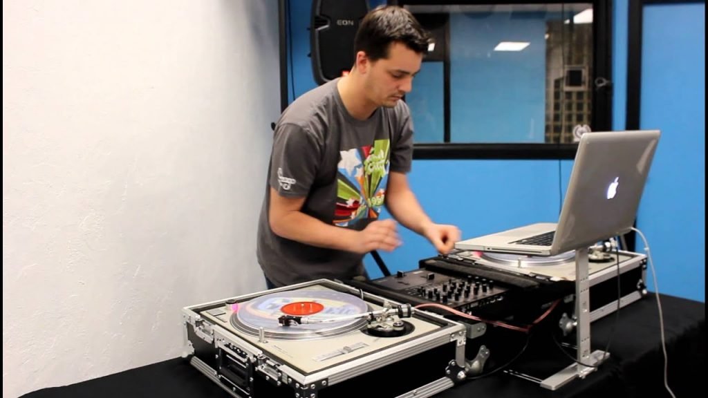 How To Properly Mix Songs – Wedding DJ 101