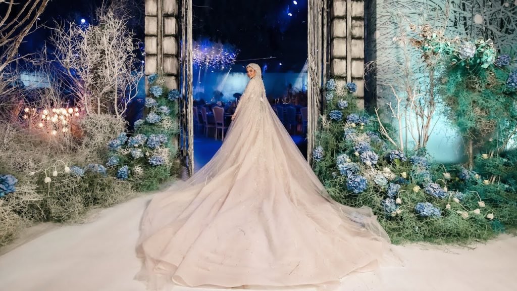 A FROSTY Fairytale Wedding Covered In Snowflakes