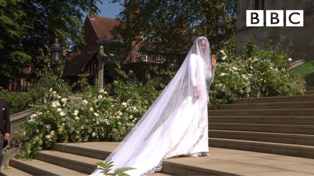 Beautiful Meghan Markle arrives in exquisite wedding dress – The Royal Wedding – BBC