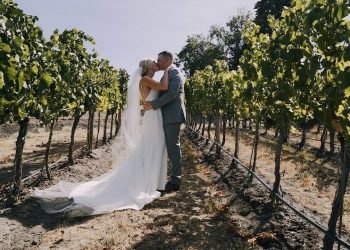 Intimate Wedding at Tsillan Cellars in Chelan, WA