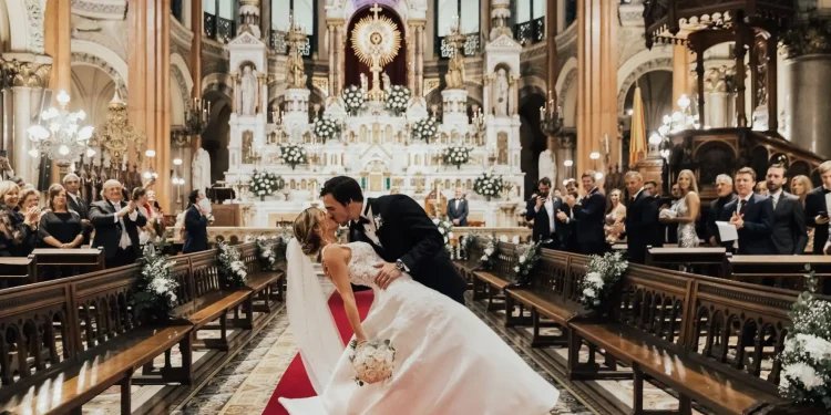 Real Martina Liana Bride Ashley + Joaquin – Pretty Completely satisfied Love – Wedding Blog