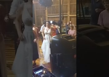 The Cha Cha Slide #chacha #wedding #dj #linedance #celebration