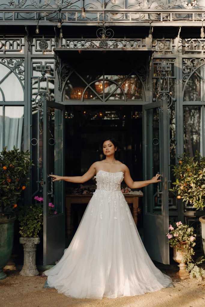 Discovering Your Dream Ethereal Wedding Dress – Pretty Completely happy Love – Wedding Blog