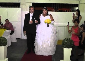 DJ Has Other Plans For Nuptial March || ViralHog