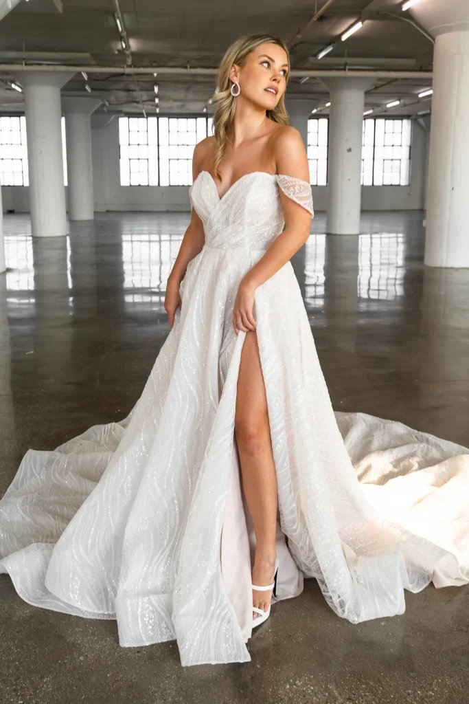 Lace that Stands Out: Make a Statement with Graphic Lace Wedding Dresses – Pretty Comfortable Love – Wedding Blog