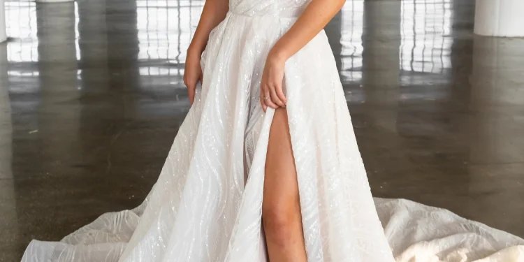 Lace that Stands Out: Make a Statement with Graphic Lace Wedding Dresses – Pretty Comfortable Love – Wedding Blog