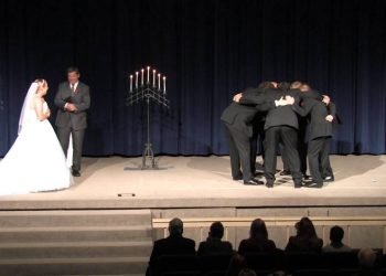 Funny Wedding Moments – The Huddle