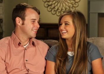 Watch Joe And Kendra Tell Us About Their Wedding Planning | Counting On