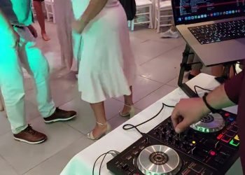 www.djsantoriniwedding.com book your wedding dj