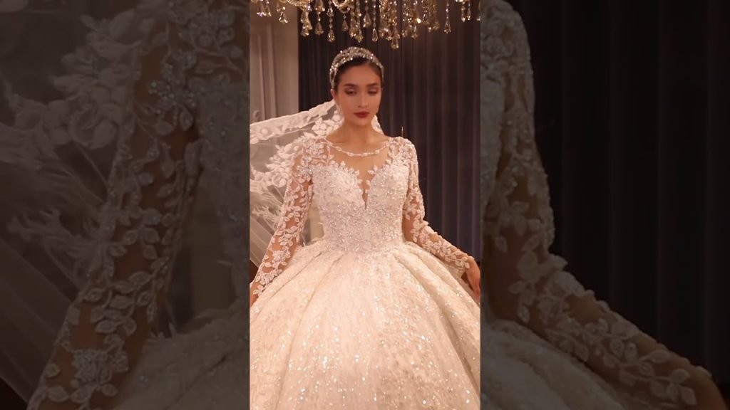 Luxurious too Wedding Dress #viral #fashion #dress #weddingdress #bridalmakeup #bridaldress  #short