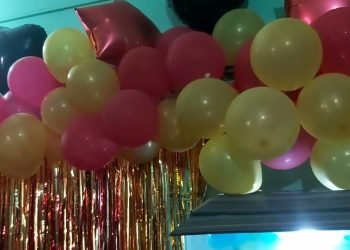 Easy balloon arch wedding, engagement, mehndi decoration idea at home,table sweet plate decoration