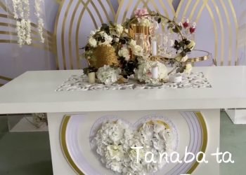 heart shape white wedding table