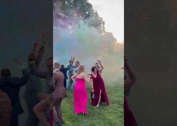 Kolorowe Race Dymne – Propozycja dodatku weselnego  #djzpasją #wedding #dj #djnawesele #djpomorskie