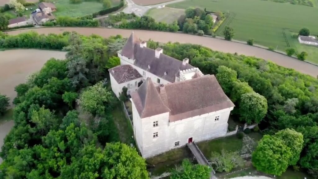 French Wedding Venues – A Historic Chateau with Breathtaking Views