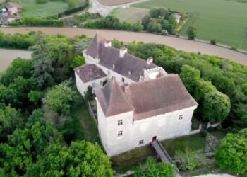 French Wedding Venues – A Historic Chateau with Breathtaking Views