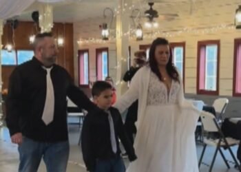 Bride Shocked After Walking Into Empty Wedding Venue