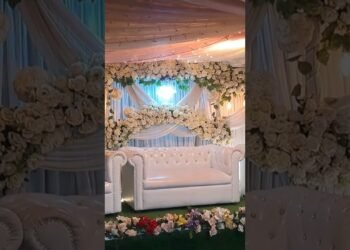 Beautiful wedding stage design. Amazing decorations with flowers. #shorts #wedding #youtube #short