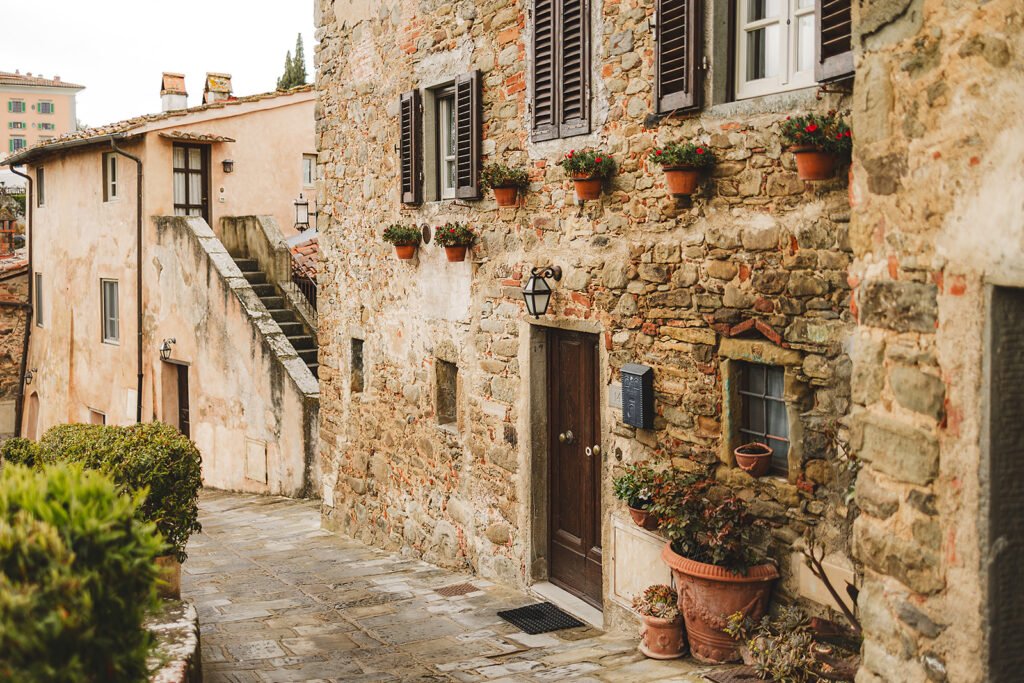 Hidden Gem Wedding Destinations in Italy: Tourist Spot Swaps You’ll Love
