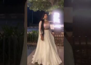 #blousedesign #khatuwalekasahara #reels #dressdesign #viralvideo #wedding #dress #onlineshopping #
