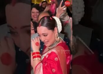 EXCLUSIVE: #kajol consoles emotional #sonakshisinha as she tears up at wedding party #zaheeriqbal
