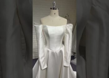 Off the Shoulder Long Sleeve Wedding Dress #weddingdress #wedding #wedingcollection #weddinggown