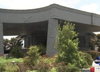 Wedding venue shutters leaving brides dreams in ruins