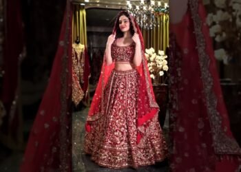 Beautiful customised wedding dress #wedingcollection #lehangadress #fashionrewaj