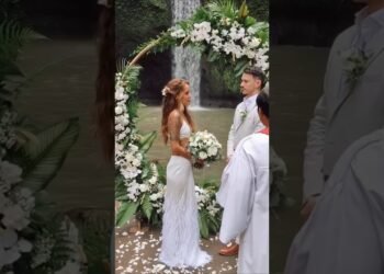 intimate wedding in Bali Elopement