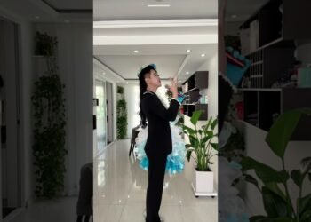Am I handsome? Am I beautiful?  #dance #duet #wedding #weddingdress #love #fashion #cute #dress