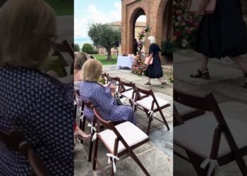 Luxury Wedding DJ Experience in Tuscany. Romantic violin music before the ceremony. 2025. 3/3.