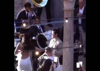 Dualipa & Callum Turner dancing in Their pre wedding welcome party in Sicily 🇮🇹🤍#romantic #couple