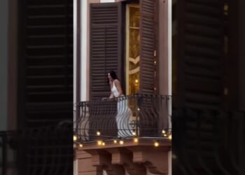 Dualipa dancing at balcony in Palermo at her pre wedding cocktail party❤#sicilia #prewedding#diva