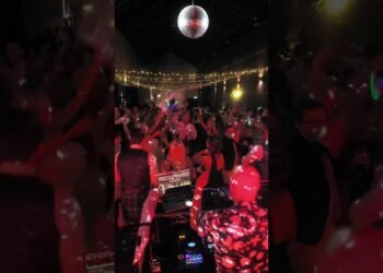 ABBA – Gimme! Gimme! Gimme! Every wedding!!! #weddingdj #scottishdj #dj #abba #gimmegimmegimme