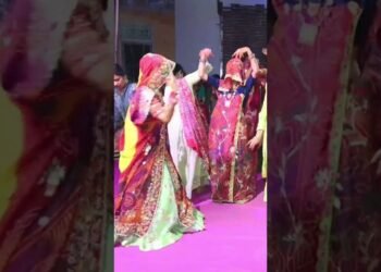 #newsong #trending #viraldance #rajasthani #wedding #dj #dance #song #ytshorts #villagelife #short