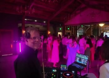 Wedding DJ: Dance full of energy, great music, and unforgettable moments!  Pop Punk, Hi-NRG Pop.