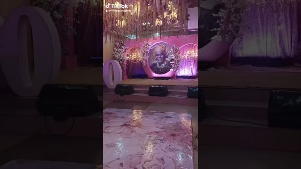better of wedding stage design. #malaywedding #ditagahindaktatagah #malaysiaindependenceday #wedding