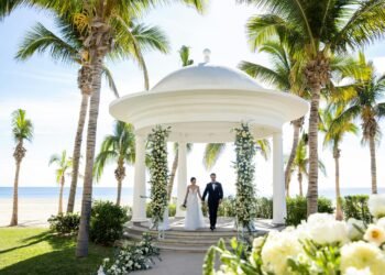 Couple exchanging vows in the oceanfront wedding gazebo at Hyatt Ziva Los Cabos