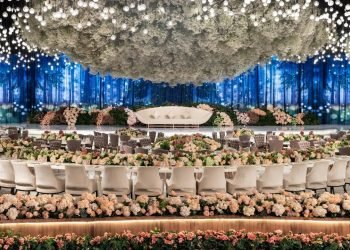 1000’s Of Flowers Used To Decorate This Wedding In Qatar !