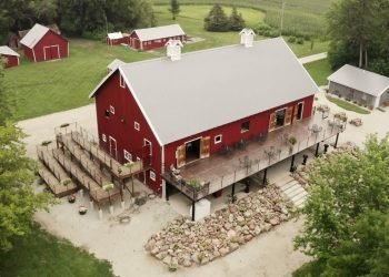 JRs Barn Video Tour (Beautiful Minnesota Wedding Venue)