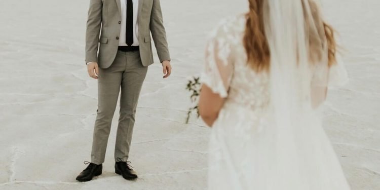 Here’s How to Plan a Splendid Destination Wedding on a Budget