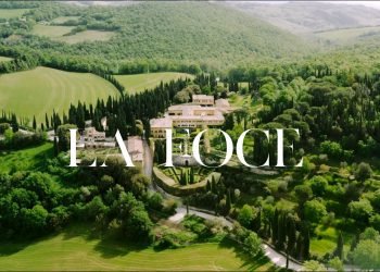 Intimate wedding at La Foce in Tuscany
