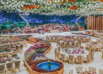 Qatari Wedding Filled With Hundreds of Flowers!