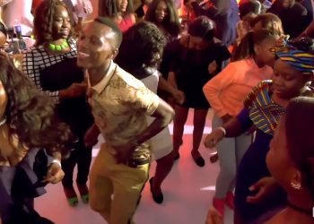 Zimbabwe's best Wedding DJ (DJ Munya & Natty MC) with younger generation on dance flow