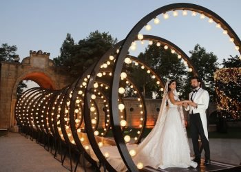 A Sparkling Outdoor Wedding Celebration That Will Leave You Dreaming !