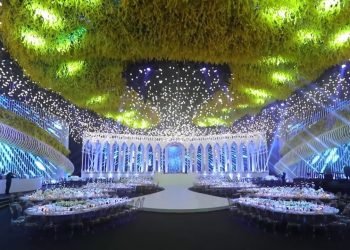 Watch this wedding planner construct his own wedding from scartch !