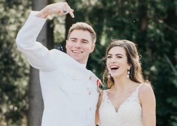 Intimate wedding on the Lairmont Manor | Bellingham, WA