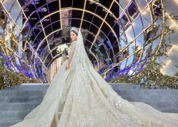 Step Into This INCREDIBLE Modern Fantasy Wedding !