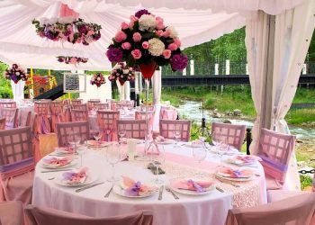 Spring wedding table decorations