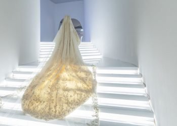 Artist Qatari Bride Transformed Her Wedding Into A Futuristic Gallery!